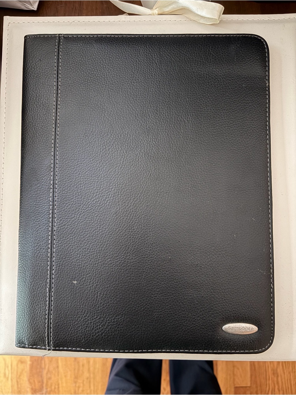 Samsonite Black Leather Zip Folio with Contrast Stitching